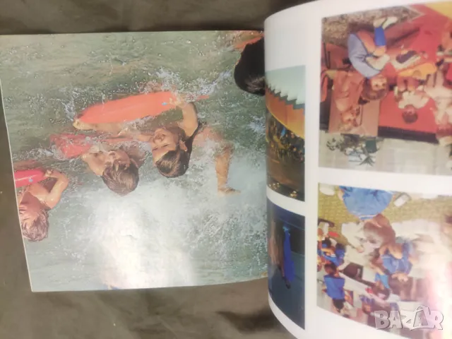 Продавам книга "Бургас - Емил Марков, Стойчо Гоцев" Албум с много снимки от  НРБ, снимка 7 - Други - 49982830