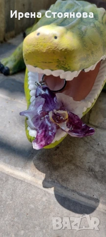 Ключодържател или аксесоар за чанта с естествен цвят на орхидея. Цвета е с размери 7/7,5 см. 
, снимка 13 - Чанти - 50563645