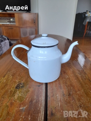 Стар емайлиран чайник #82