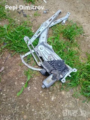 Преден ляв  стъклоповдигач,моторче Opel Zafira 90579355 / 101249200 / 90579571