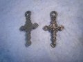 Две СТАРИ СРЕБРИСТИ МАЛКИ КРЪСТЧЕТА РАЗПЯТИЯ 27492, снимка 5