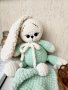 Ръчно плетена плюшена играчка Зайче в пижамка, Ръчно плетено зайче, подарък за бебе, снимка 3