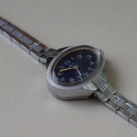 Красив дамски часовник, снимка 3 - Антикварни и старинни предмети - 32292454
