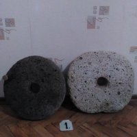 Стар каменен хромел,ръчна мелница., снимка 2 - Антикварни и старинни предмети - 39039851