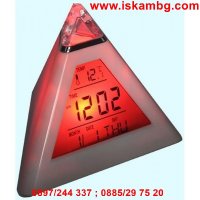 LED будилник и метеостанция с форма на пирамида светещ в 7 цвята, снимка 17 - Други стоки за дома - 28472198