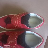 Червени Guess, снимка 3 - Дамски ежедневни обувки - 32753967
