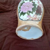 Порцеланова  ваза с флорални мотиви, снимка 7 - Други ценни предмети - 32926817