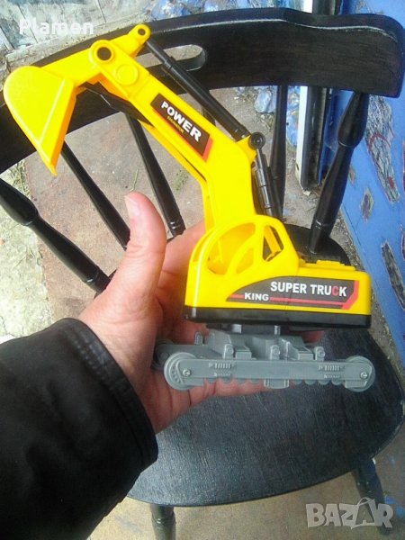 Модел на китайски пластмасов багер, снимка 1