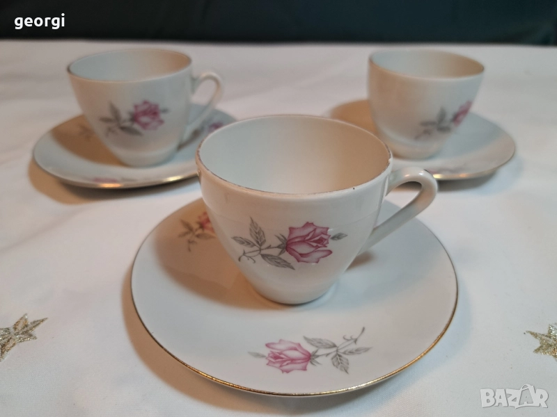 чаша за кафе с чинийка стар български порцелан с рози 28/5, снимка 1