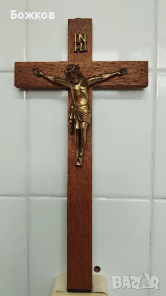 Дървен кръст с разпятие, снимка 1