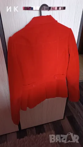 Червено сако, снимка 3 - Сака - 49592471
