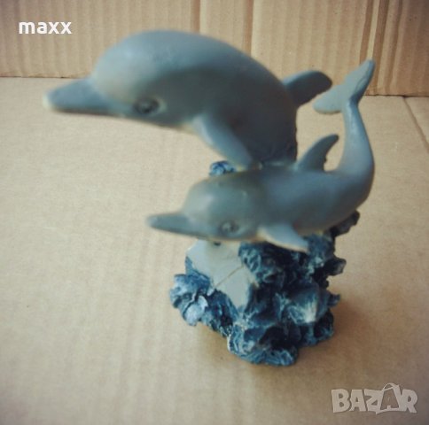 статуйка с делфини 