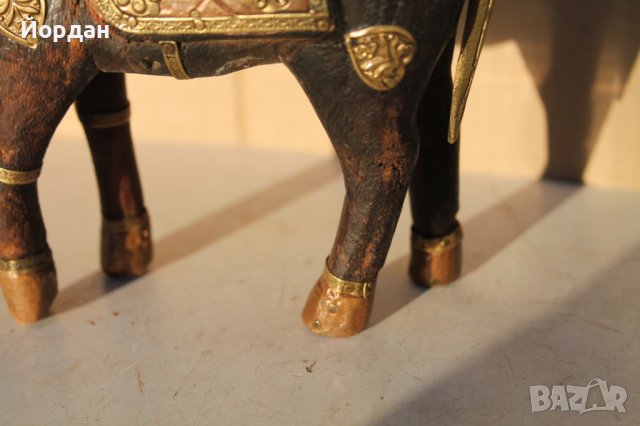 Арабски дървен кон с месингова украса, снимка 4 - Антикварни и старинни предмети - 43573128