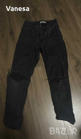 Черни прилепнали дънки