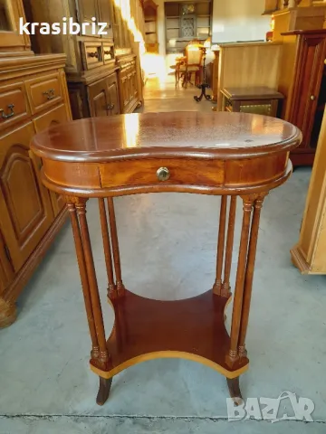 Антична Масивна Масичка с Чекмедже-внос от Германия!, снимка 3 - Маси - 48318524