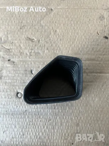 Тръба въздуховод кутия въздушен филтър БМВ Е90 91 92 BMW, снимка 4 - Части - 48595250