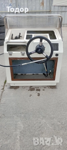 Продавам конзола за лодка с кормило, кормилна кутия, с жило, внос от Италия