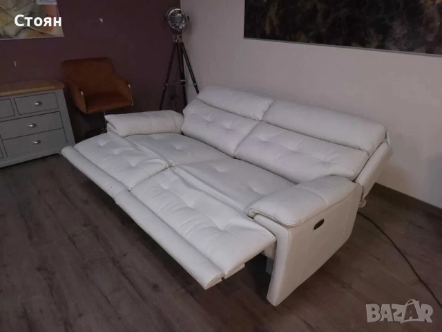 Дизайнерски светло кремав кожен диван тройка с ел релакс механизъм, снимка 2 - Дивани и мека мебел - 51955098