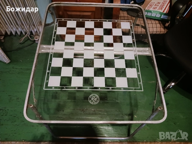 Шах. Маса с стъклен плот и дървени фигурки., снимка 5 - Декорация за дома - 51437921
