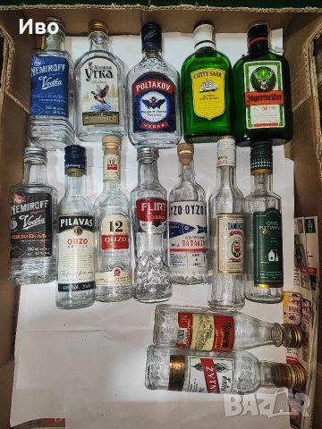 32бр. колекционерски стъклени бутилки от 200мл., снимка 3 - Буркани, бутилки и капачки - 52651439