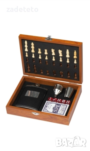 Подаръчен комплект за мъж (шах,карти,зарове,манерка)