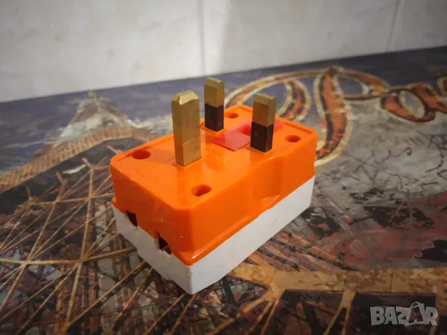 универсален адаптер 3 към 2, снимка 1