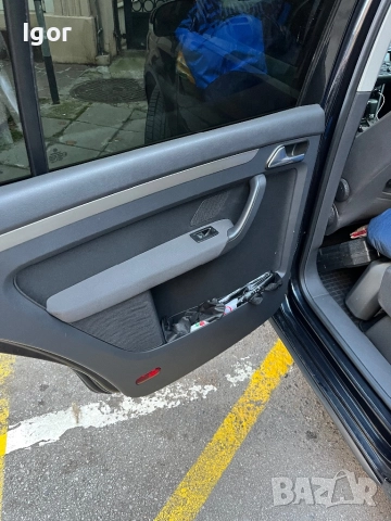 Volkswagen Touran 2008 г. • 1.9 TDI • DSG • 5 места, снимка 4 - Автомобили и джипове - 52891299