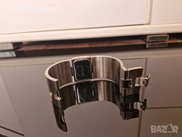 Часовник гривна на DKNY - Дона Карън  Ню Йорк, снимка 5 - Дамски - 49410020