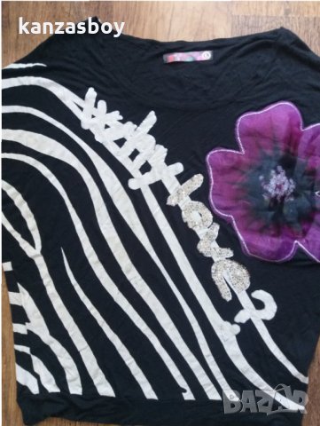 desigual - страхотна дамска блуза КАТО НОВА, снимка 3 - Тениски - 32830927