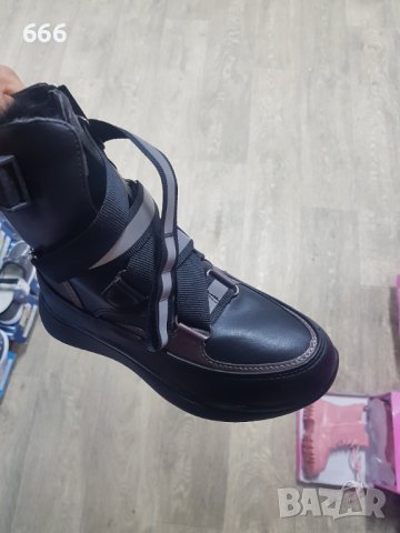 Обувки, снимка 2 - Дамски ежедневни обувки - 42980043