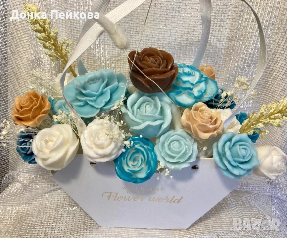 Луксозен букет от соеви  свещи в тюркоаз и бяло – ръчна изработка, снимка 7 - Изкуствени цветя - 53529671