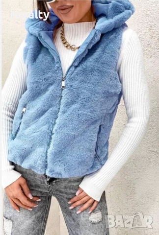 Дамски син пухкав елек