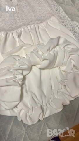 Перфектната новогодишна рокля – бяла къса рокля с дантела и сатенена пола, снимка 4 - Рокли - 52614329