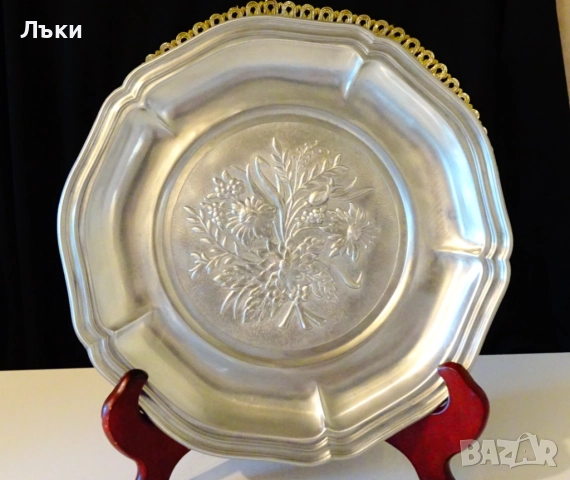 Калаена чиния с релефни цветя 500 гр.,25 см., снимка 3 - Антикварни и старинни предмети - 52282158