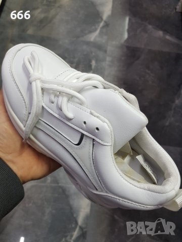 Обувки, снимка 4 - Дамски ежедневни обувки - 43192791