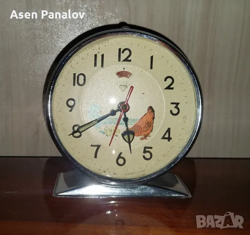 Чесовник будилник кокошка с пиленце