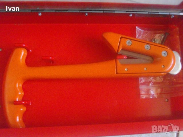 Масивно Аварийно Чукче За Прерязване Колани и Счупване Стъкла-В Кутия-Лукс