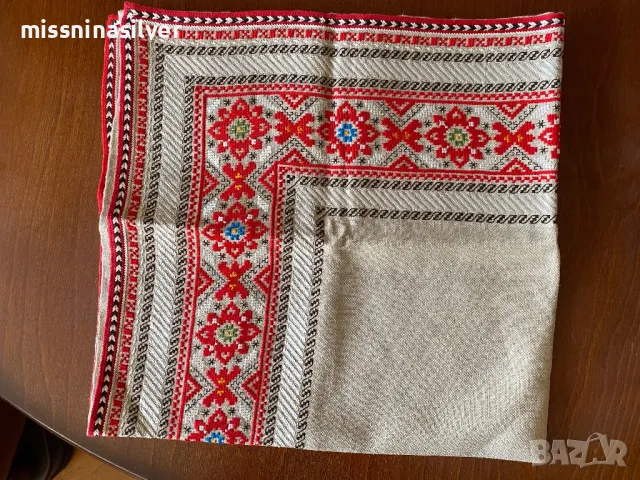 Каре българска бродерия