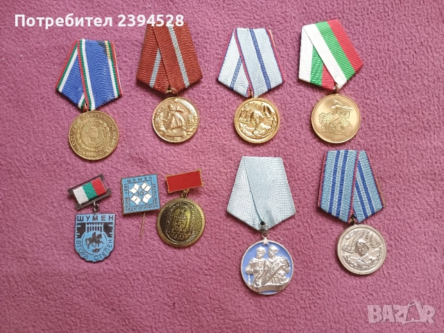 Продавам ордени и медали