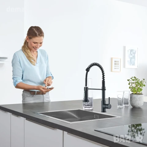 HARNART Черен кухненски смесител с издърпващ се чучур, висока арка, 2 режима, снимка 3 - Смесители - 51234591