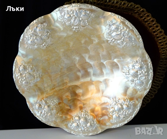 Посребрена фруктиера 30 см.,релефни плодове. 