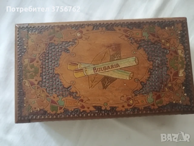 Продавам старинна кутия за цигари