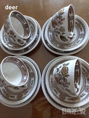 Красиви английски порцеланови чаши за чай или кафе с десертни чинии, снимка 2 - Чинии - 43212286