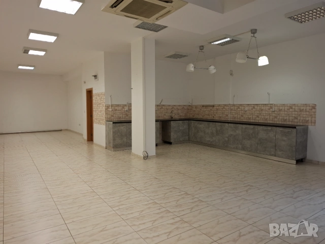 Търговски обект със статут на магазин, близо до Мосю Бриколаж и София Тех Парк