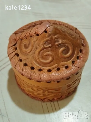 Кутия от естествена кожа. Ръчна изработка. Шита. , снимка 1