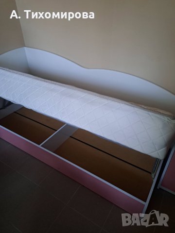 Легло с матрак 90/200 +2 гардероба 160/60см и 150/40см бял-розов гланцц, снимка 2 - Спални и легла - 42973553