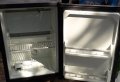 Малък хладилник на 220 волта опция и на 12 или 24 размери 50 40 на 40 сантиметра