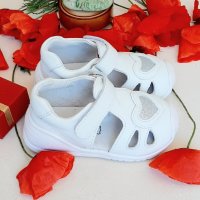 Бебешки сандали за момиче от Естествена кожа, бели с брокатено сърце BUBBLE KIDS