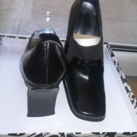 Нови обувки с интересен ток, снимка 2 - Дамски обувки на ток - 32499923