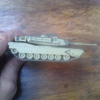 Модел на съвременен  американски танк Ейбрамс, снимка 1 - Колекции - 38513250